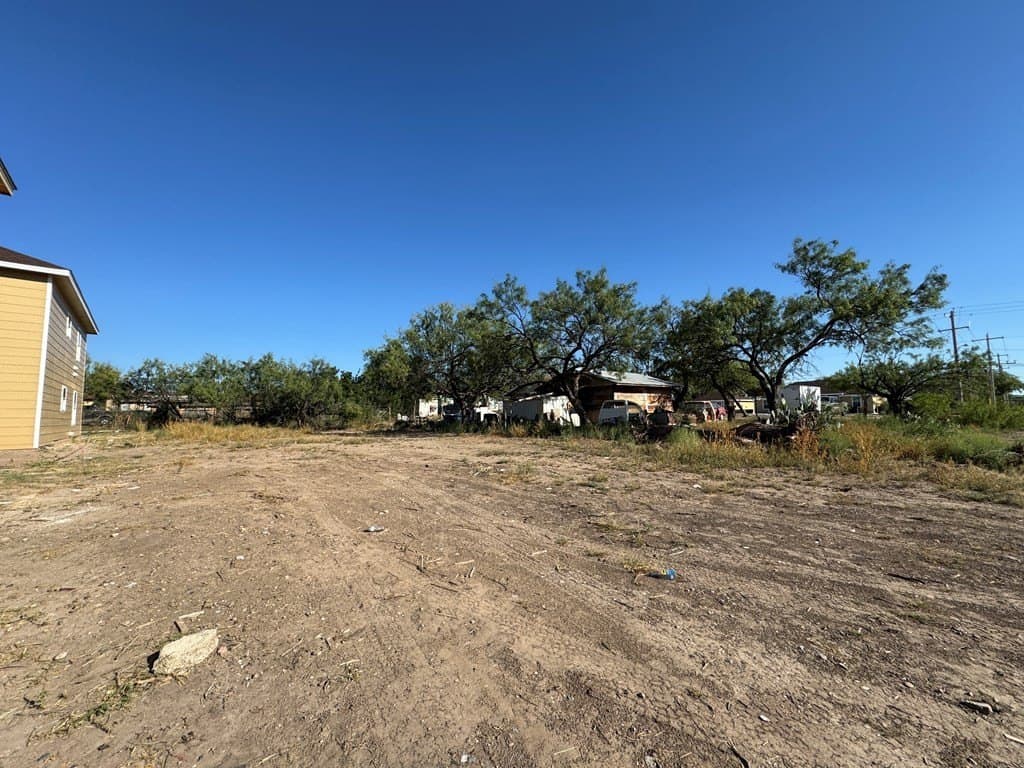 0.17 acres in Maverick County - photo 6