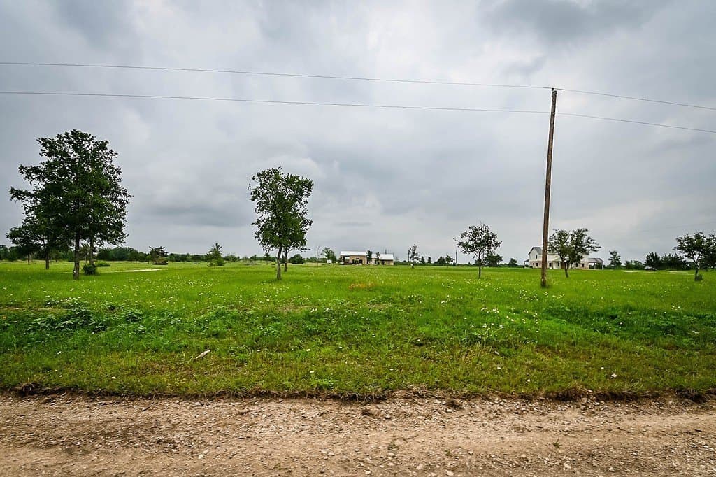 7.84 acres in Gonzales County - photo 3