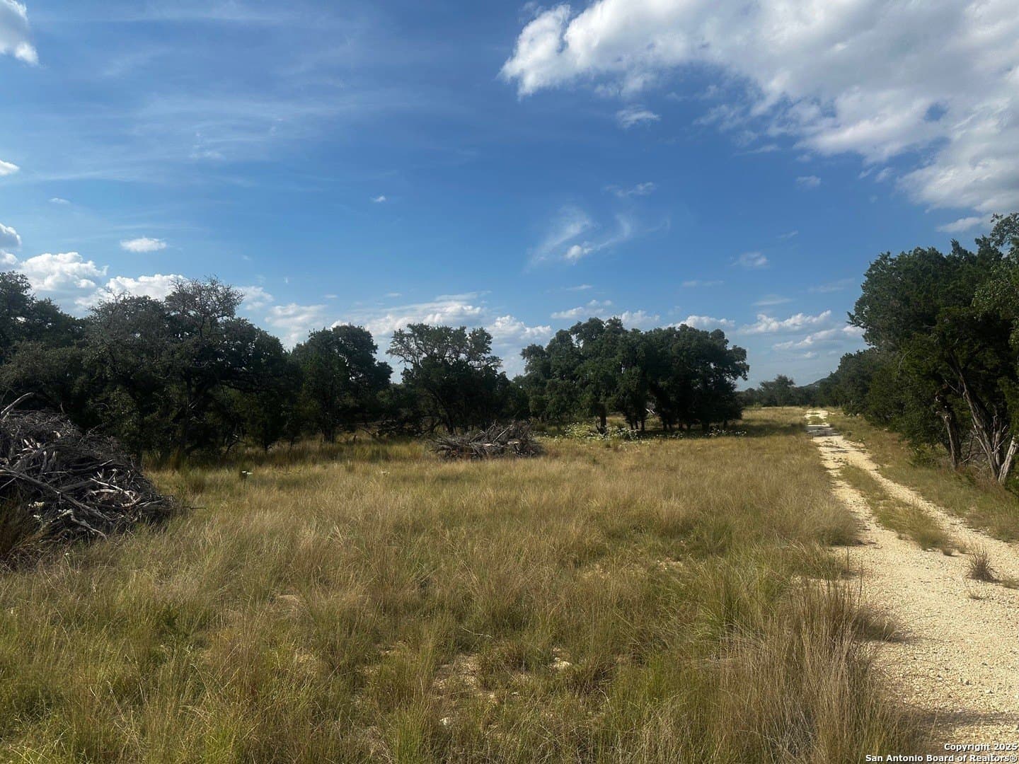 1.91 acres in Bandera County - photo 2