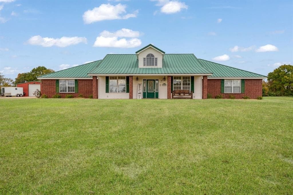 1005 E HWY 82