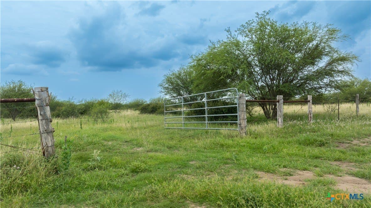 10.01 acres in DeWitt County - photo 17