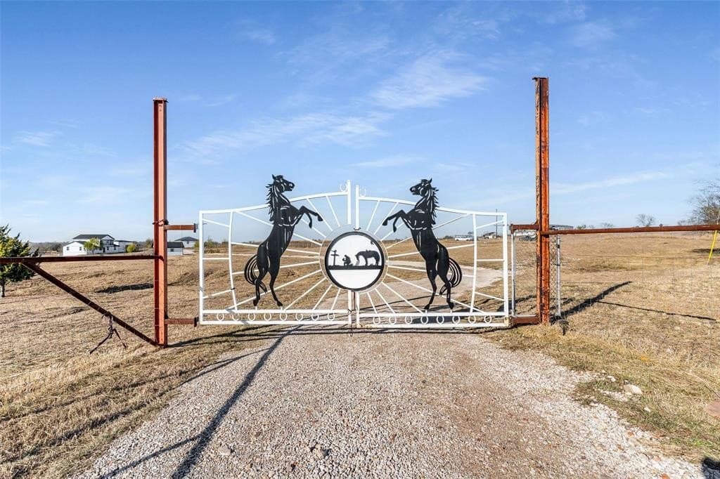 10.04 acres in Ellis County - photo 2