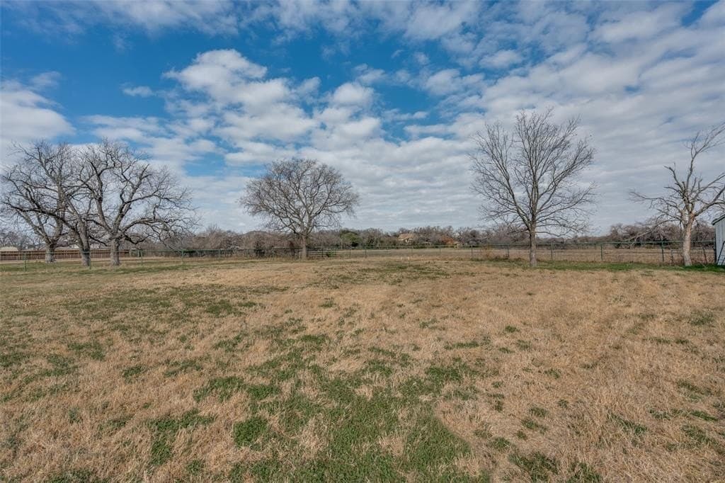 1.5 acres in Tarrant County - photo 3