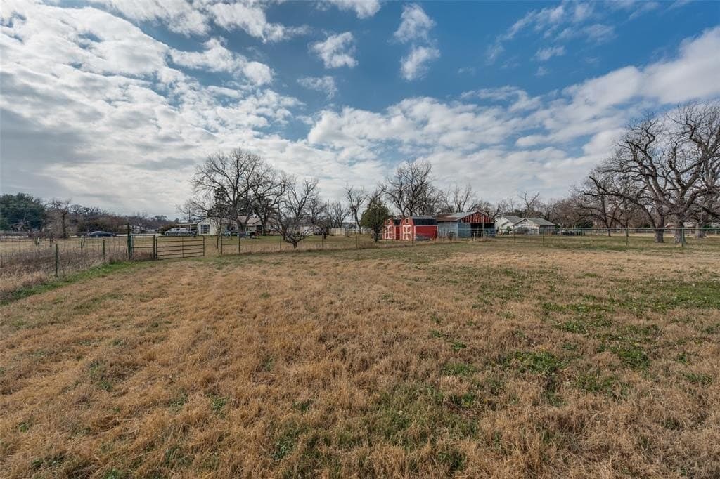 1.5 acres in Tarrant County - photo 8