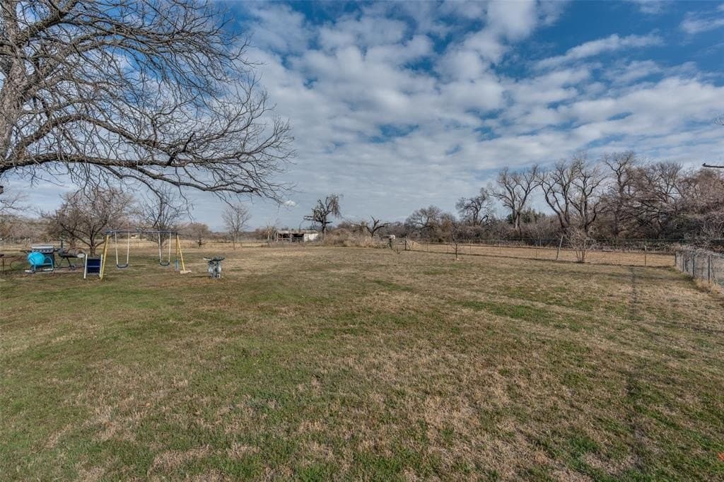 1.5 acres in Tarrant County - photo 4