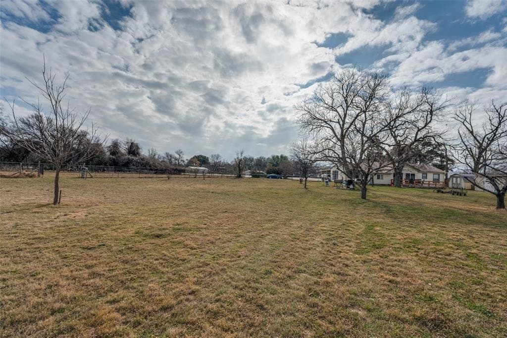 1.5 acres in Tarrant County - photo 9
