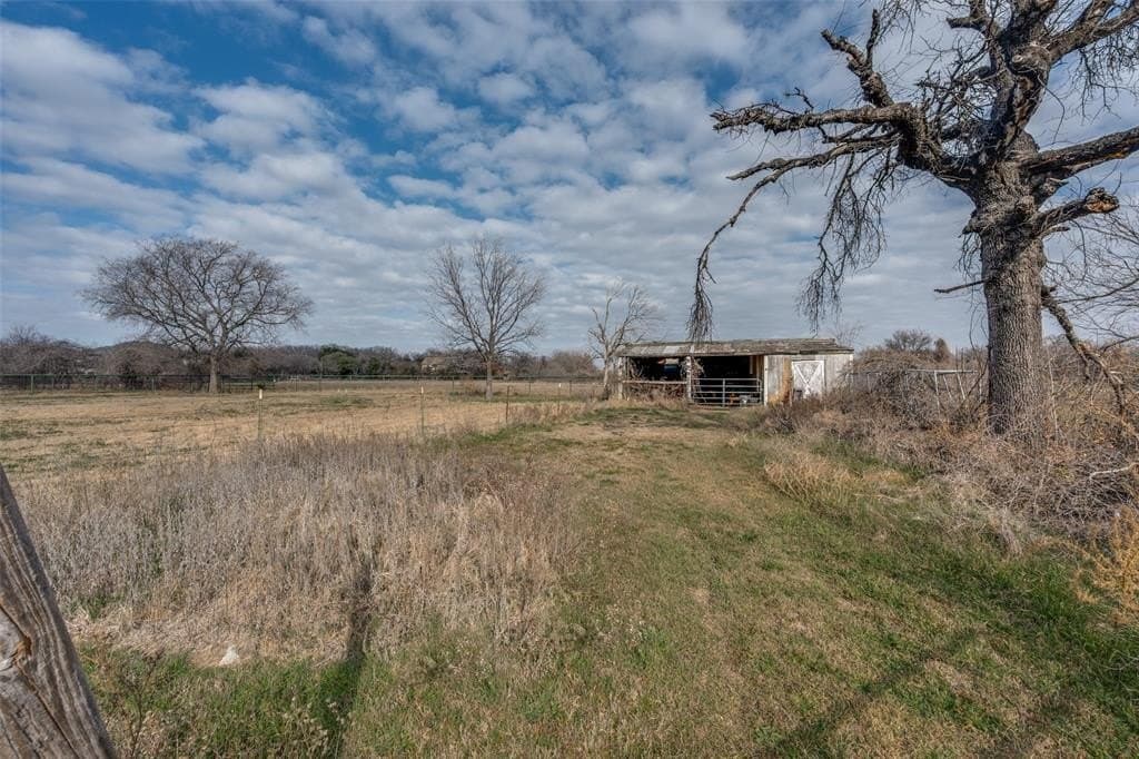 1.5 acres in Tarrant County - photo 7