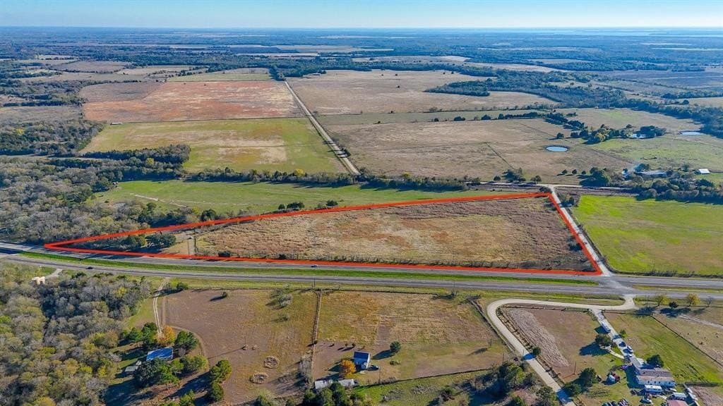 17.64 acres in Navarro County - photo 2