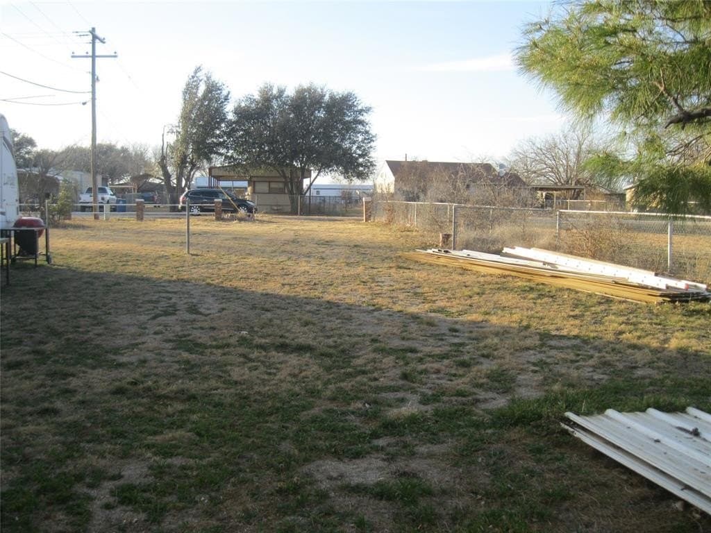 0.23 acres in Stephens County - photo 6