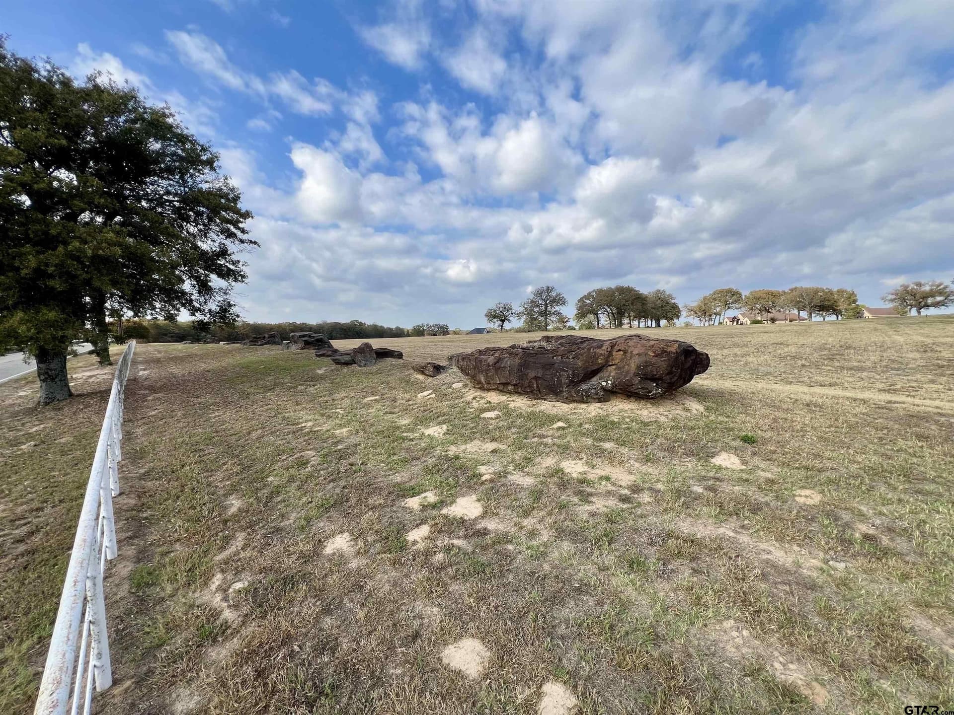5.01 acres in Smith County - photo 4