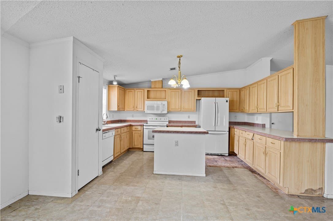 10 acres in Guadalupe County - photo 5