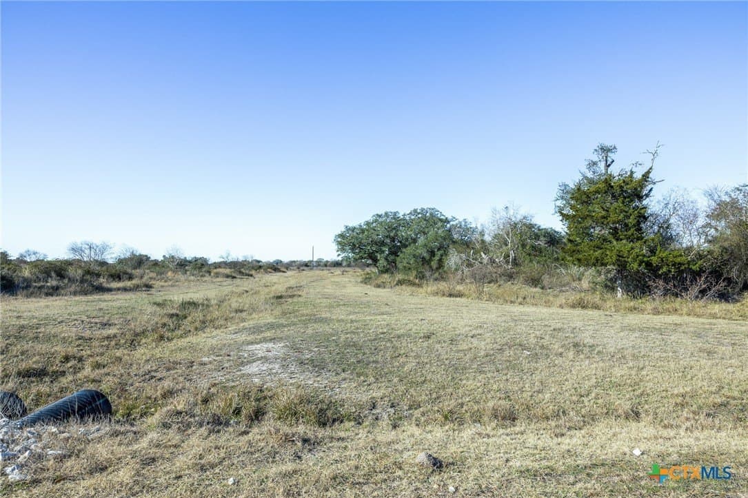 6.61 acres in Victoria County - photo 5