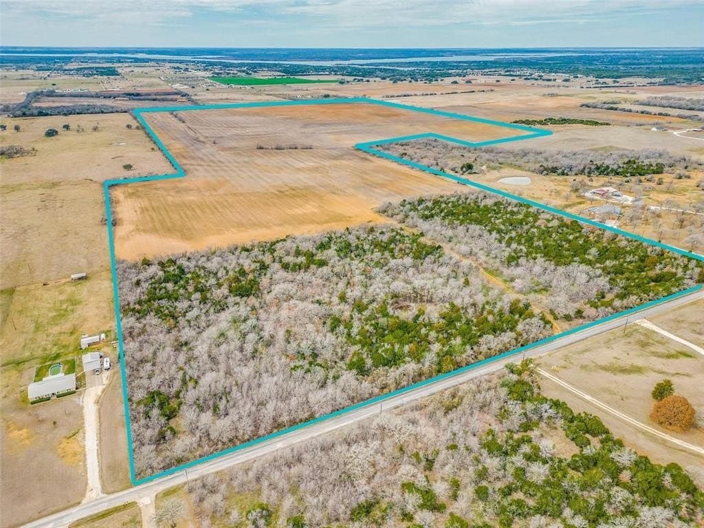 188.85 acres in Hill County - photo 2