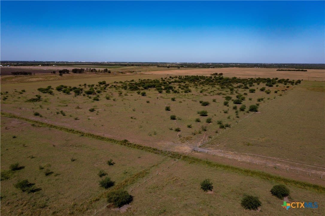 11 acres in Victoria County - photo 2