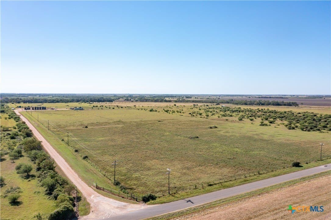 11 acres in Victoria County - photo 17