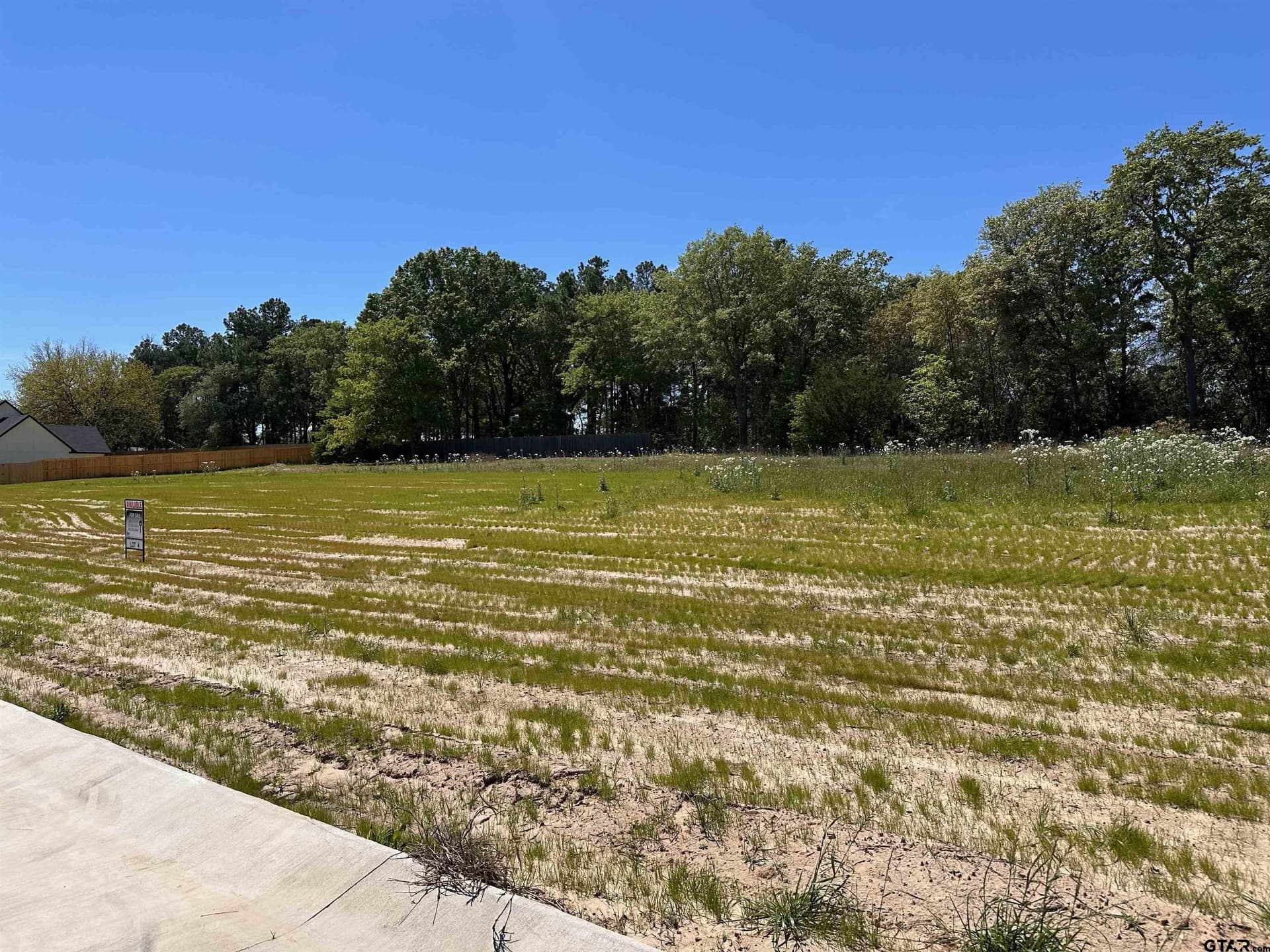 0.5 acres in Smith County - photo 4