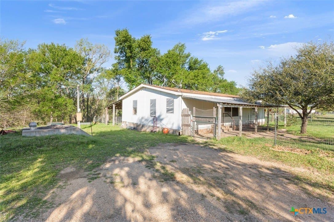 11.87 acres in Milam County - photo 3
