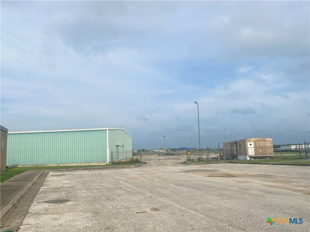 13.7 acres in Victoria County - photo 6
