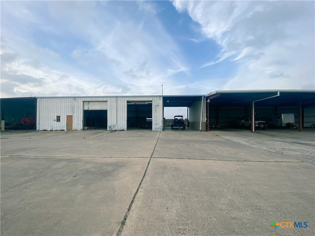 13.7 acres in Victoria County - photo 37