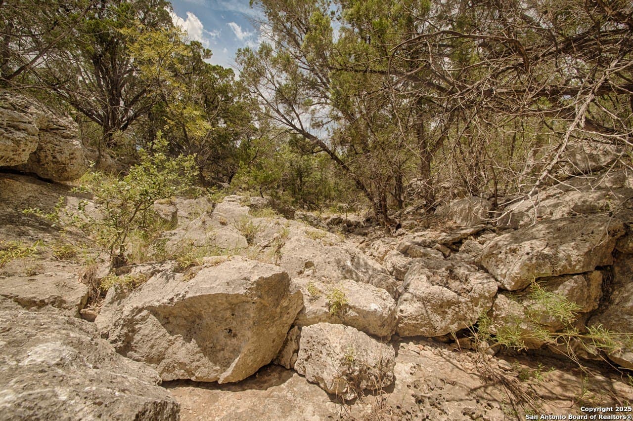 5.01 acres in Bandera County - photo 9