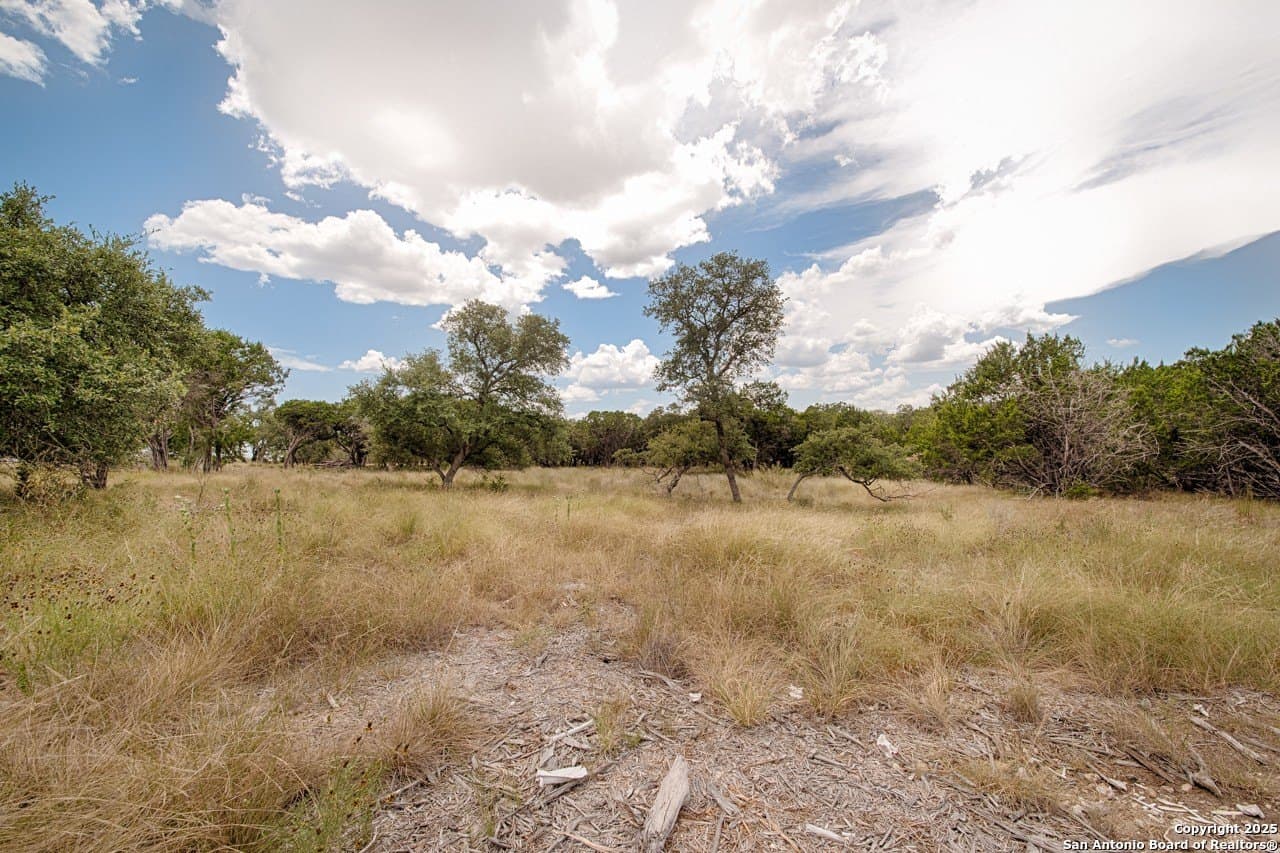 5.01 acres in Bandera County - photo 2