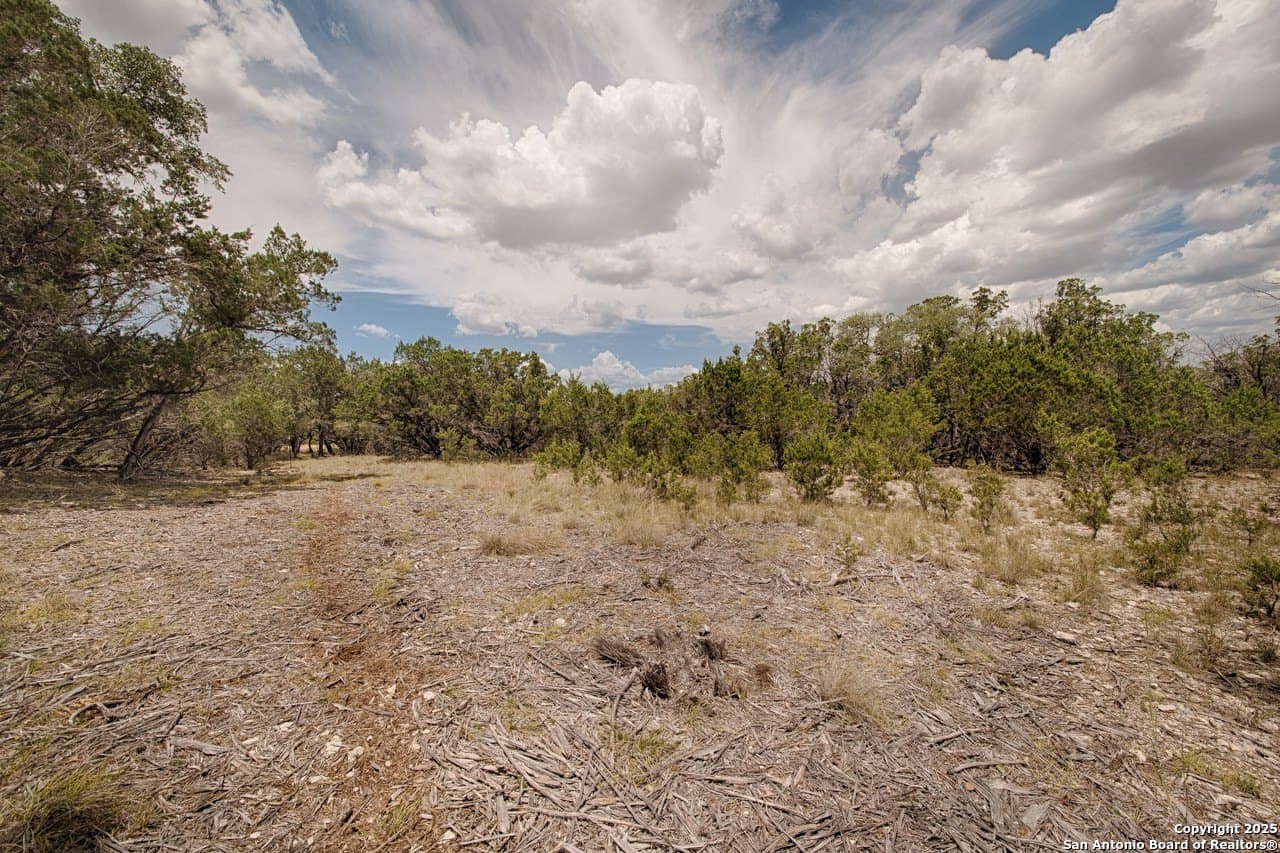 5.01 acres in Bandera County - photo 10