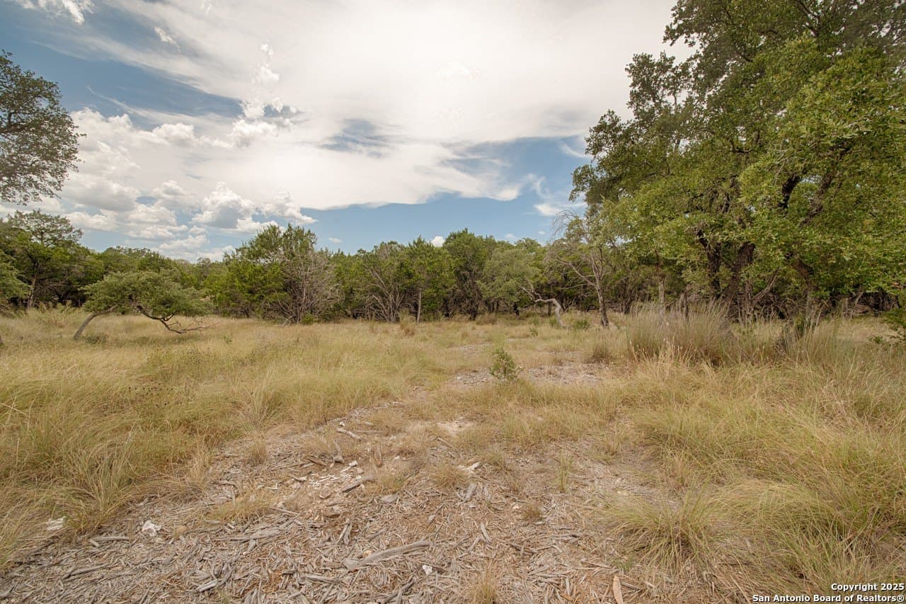 5.01 acres in Bandera County - photo 3