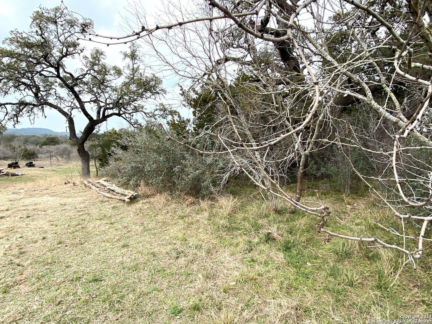2.47 acres in Bandera County - photo 2