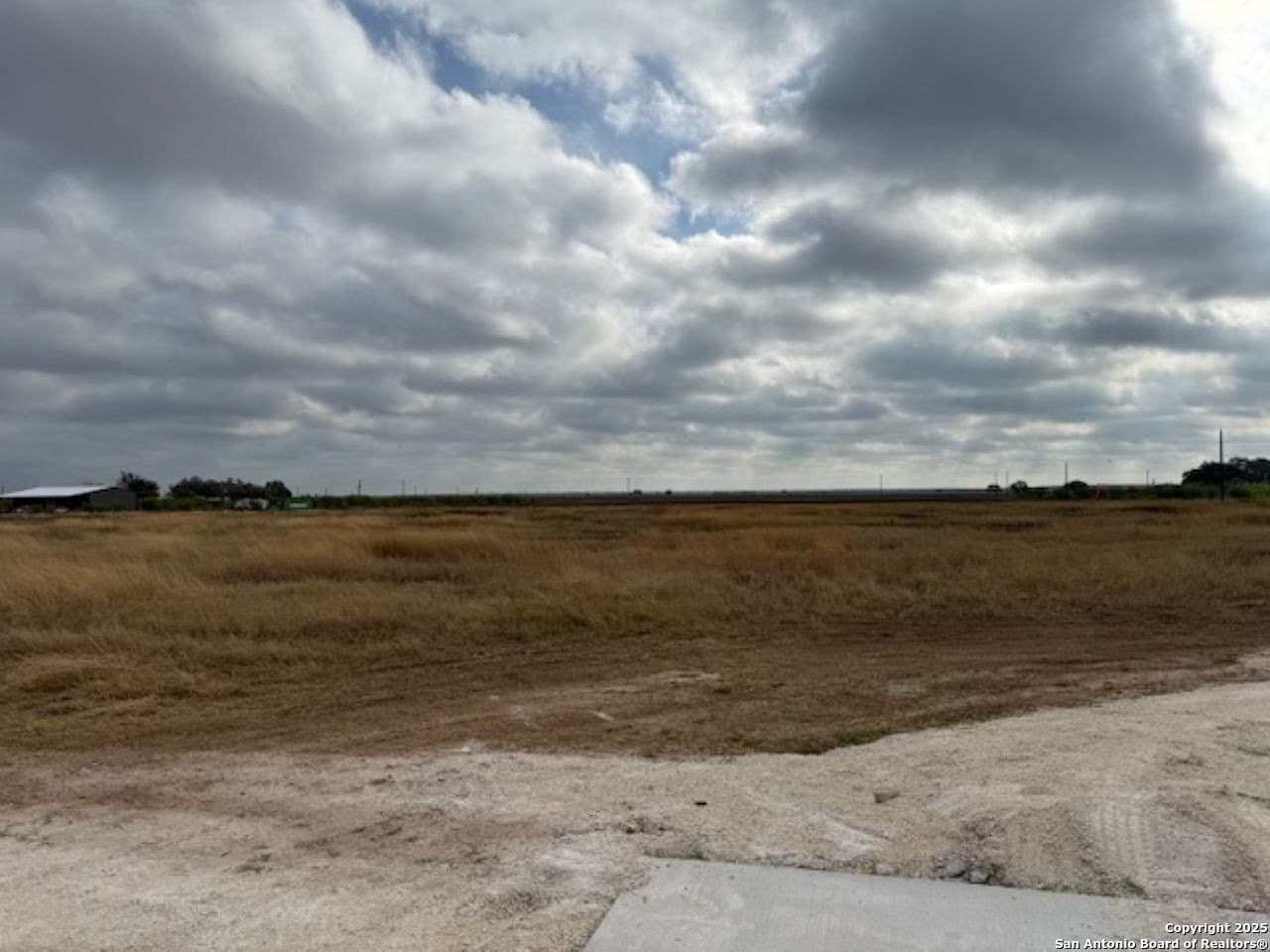30 acres in Uvalde County - photo 3