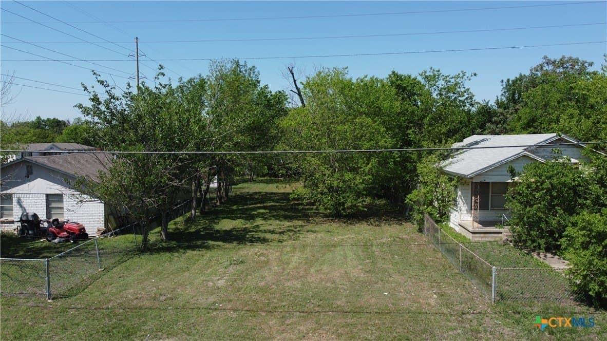 408 Symes Street lot: 2