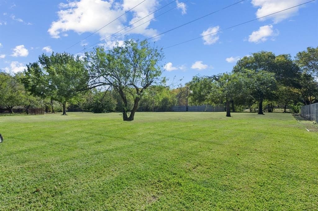 1.02 acres in Tarrant County - photo 4