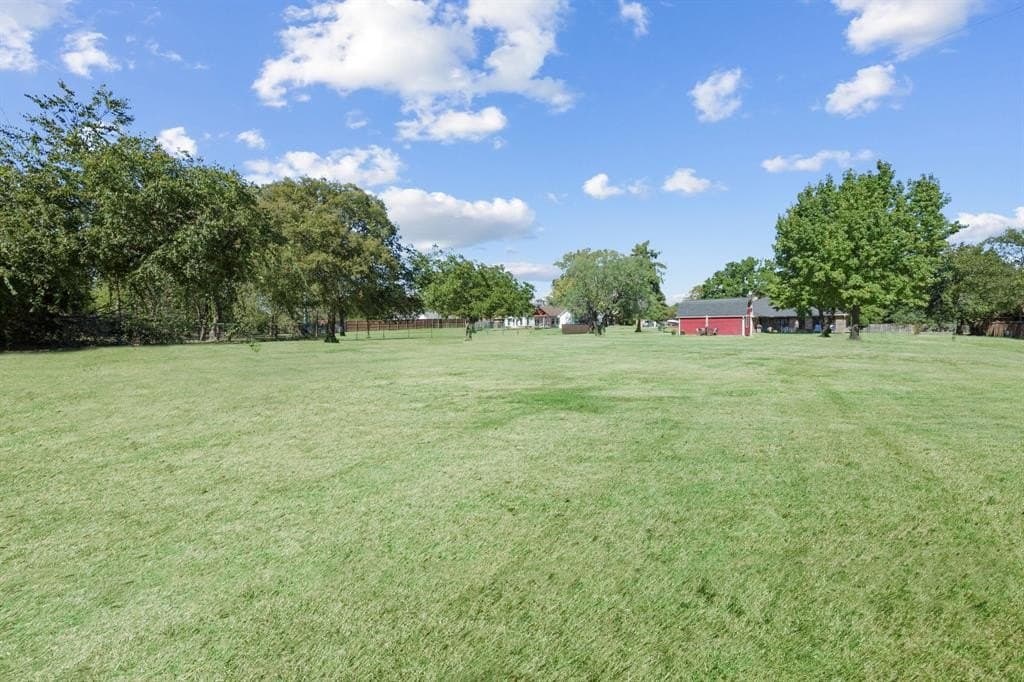 1.02 acres in Tarrant County - photo 3