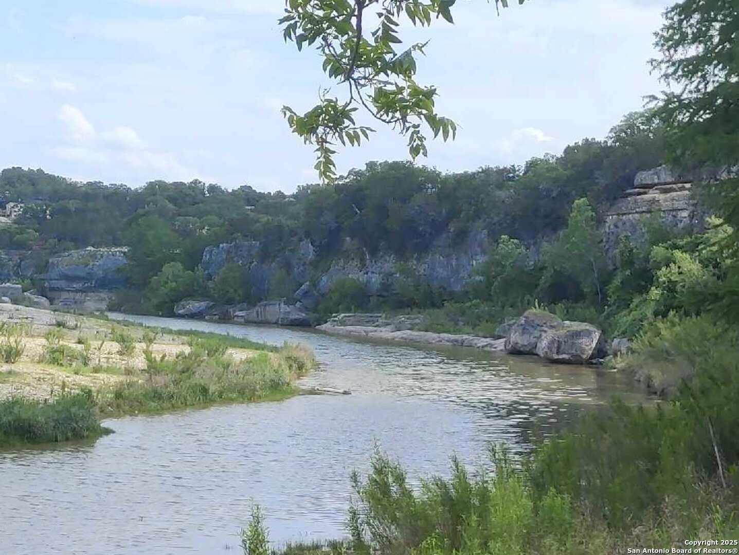 0.35 acres in Bandera County - photo 25