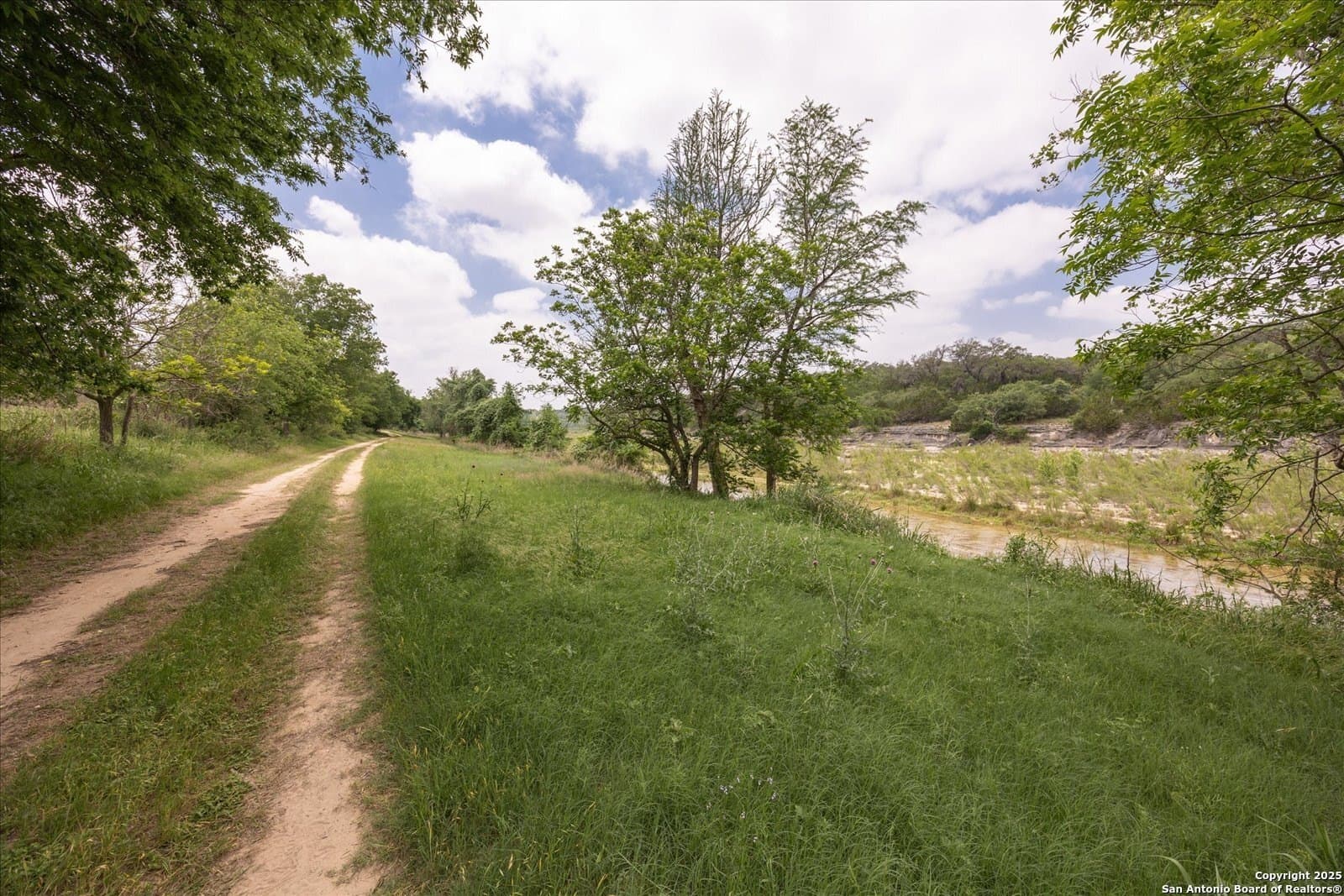 5.18 acres in Bandera County - photo 3