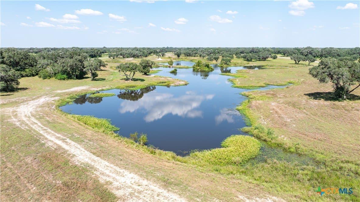 5.53 acres in Victoria County - photo 4