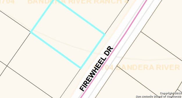 0.5 acres in Bandera County - photo 4