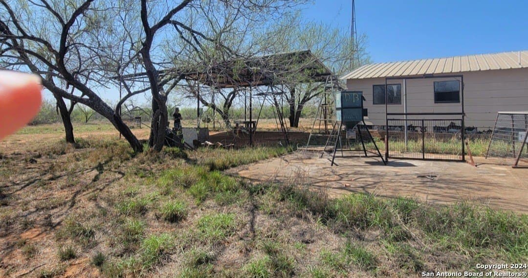 326.35 acres in Dimmit County - photo 6