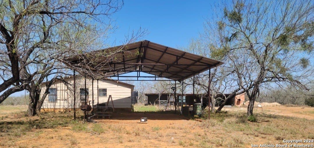 326.35 acres in Dimmit County - photo 3