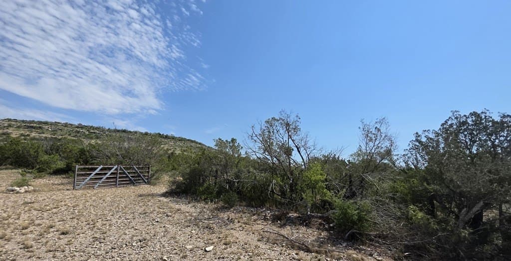 327.44 acres in Val Verde County - photo 33