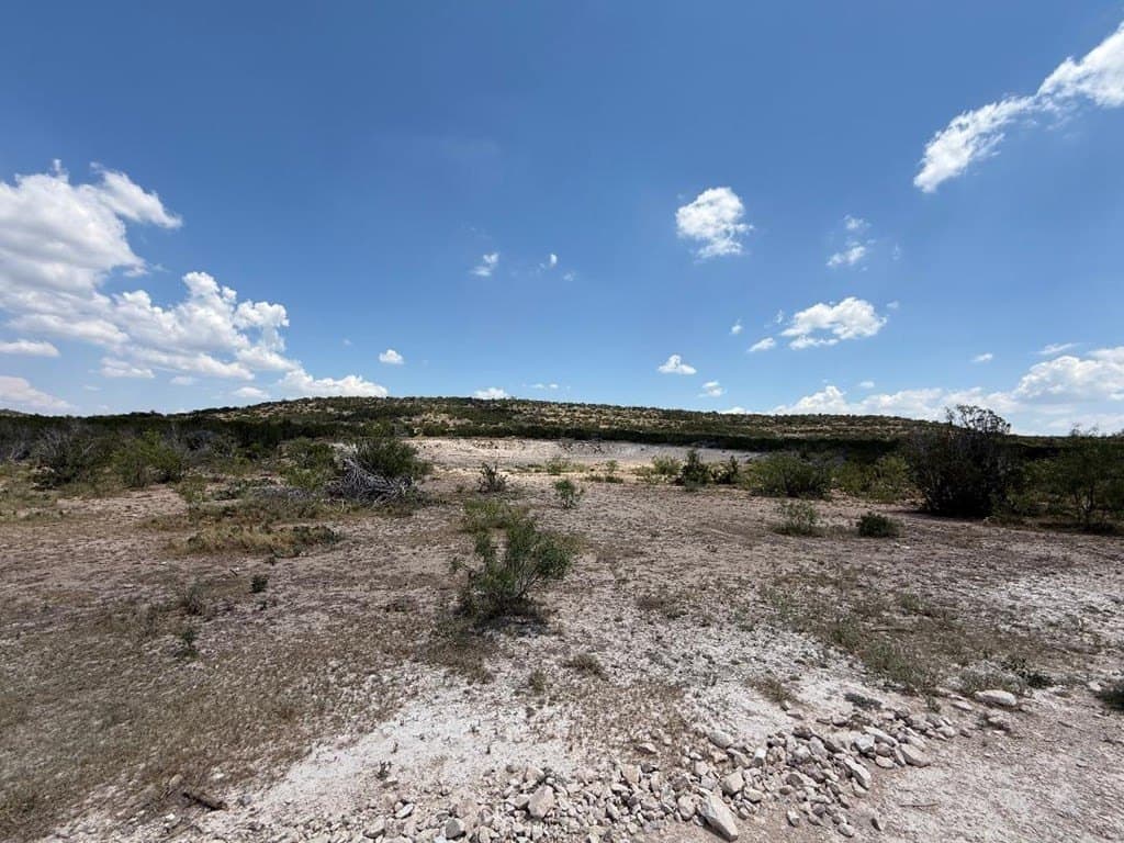 327.44 acres in Val Verde County - photo 18
