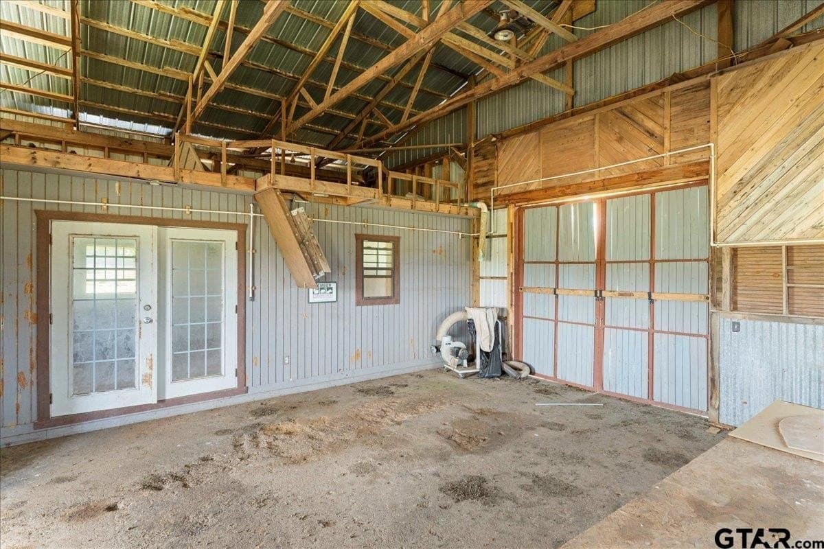 118 acres in Smith County - photo 36