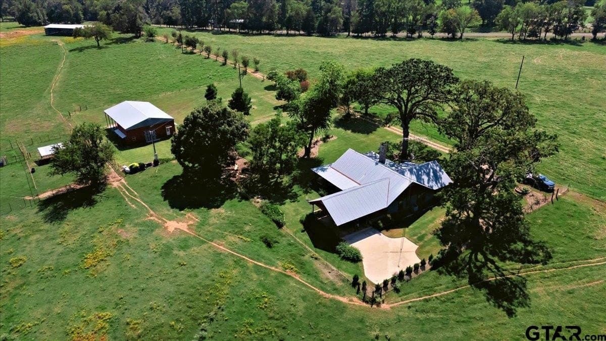 118 acres in Smith County - photo 4