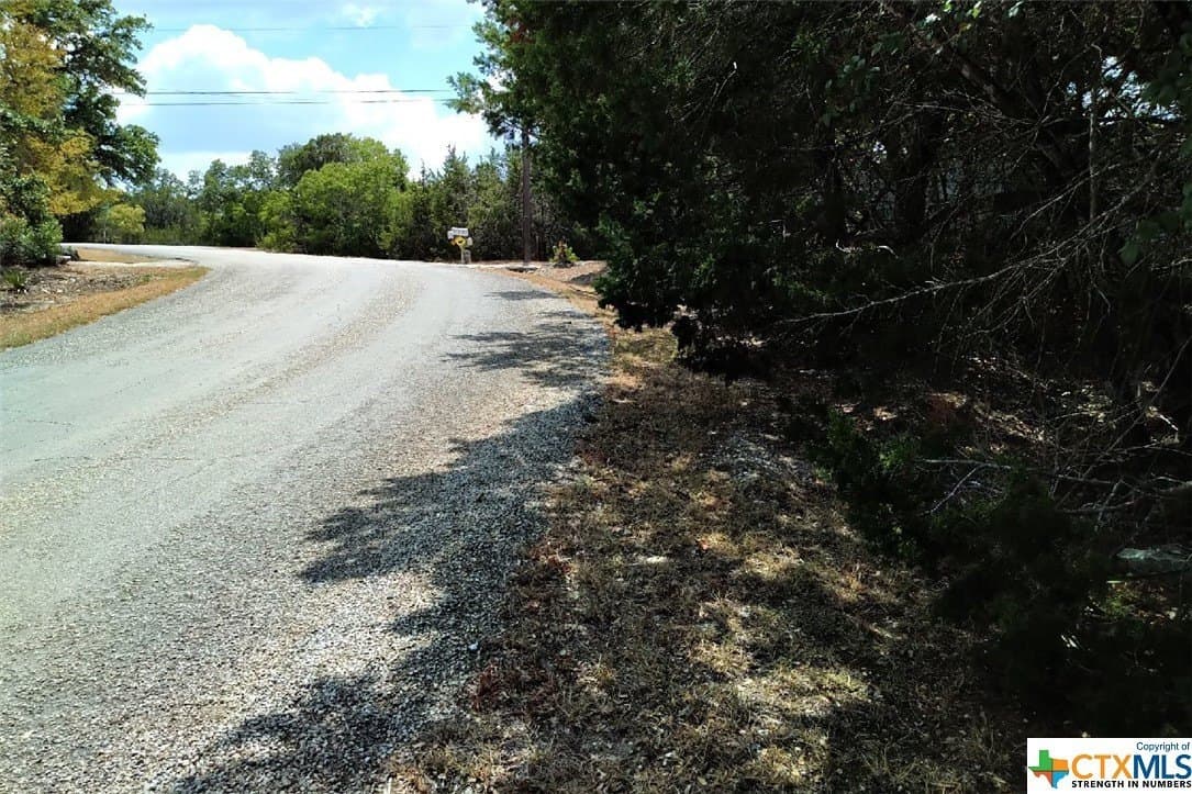 0.5 acres in Comal County - photo 4