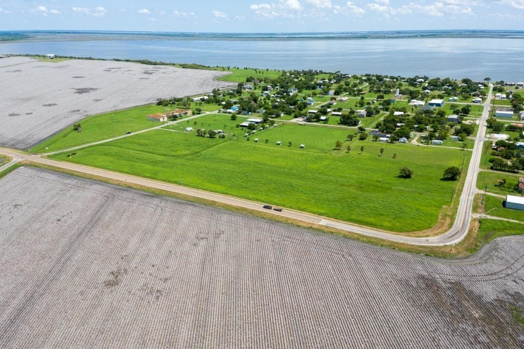 0.28 acres in Refugio County - photo 24