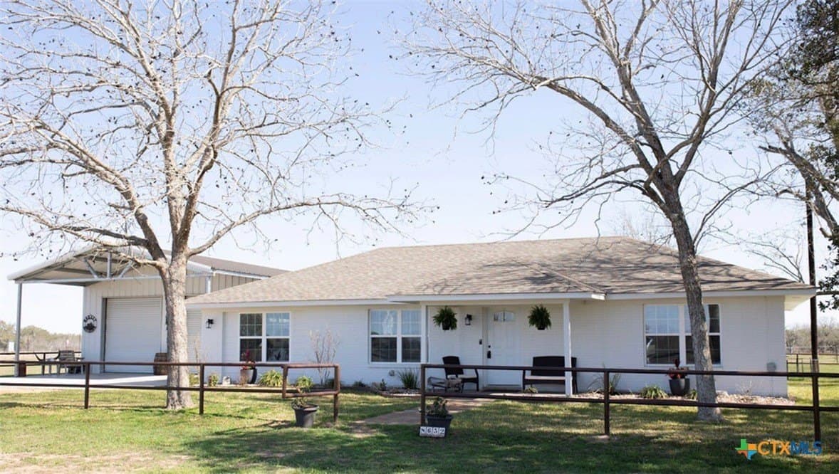 10 acres in Lavaca County - photo 2