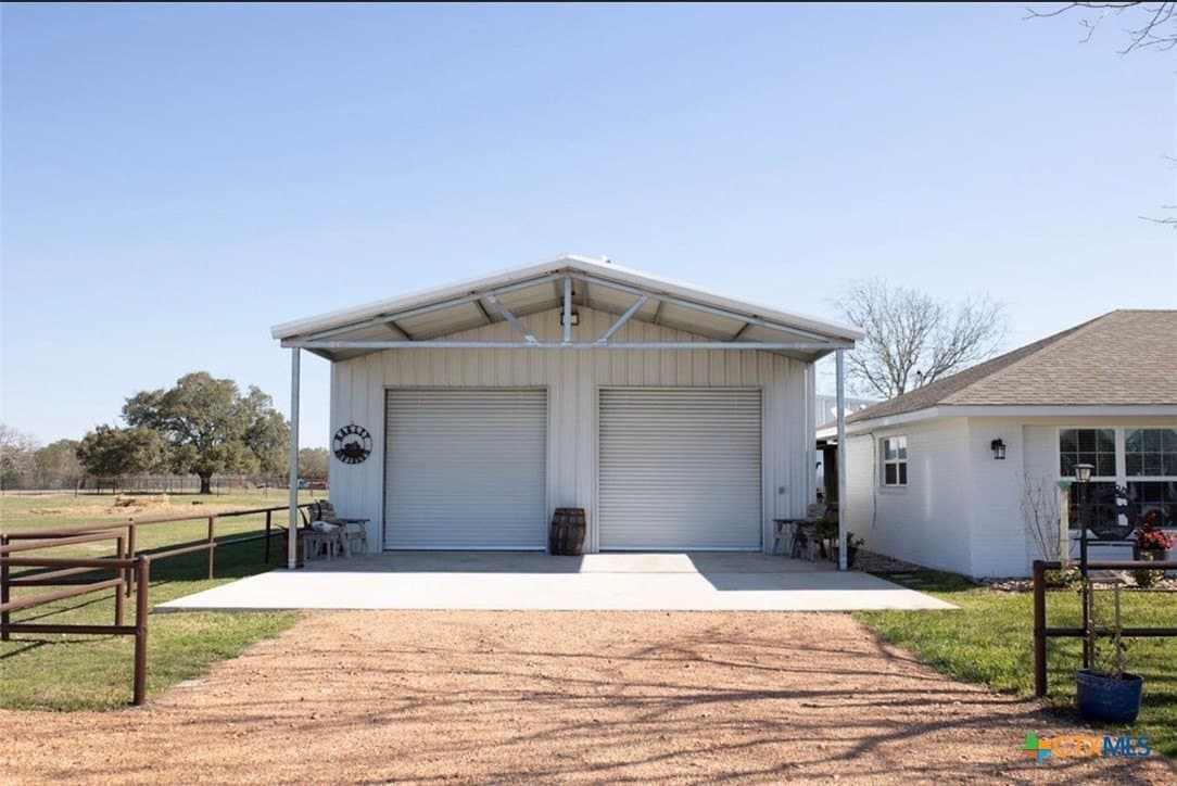 10 acres in Lavaca County - photo 4