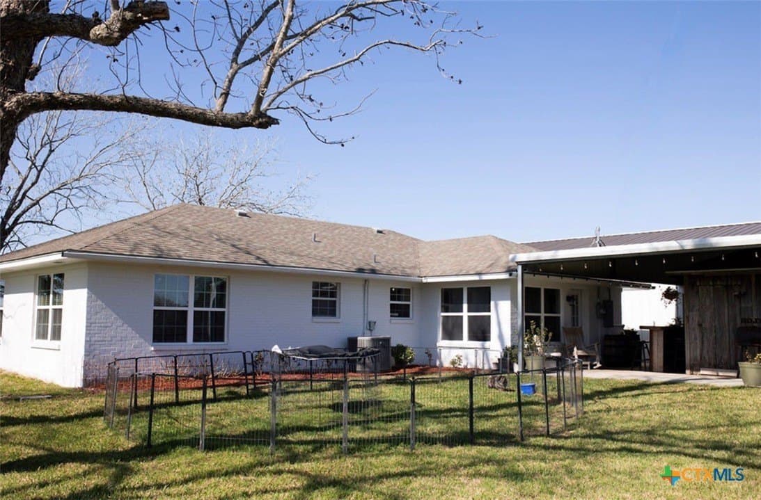 10 acres in Lavaca County - photo 3
