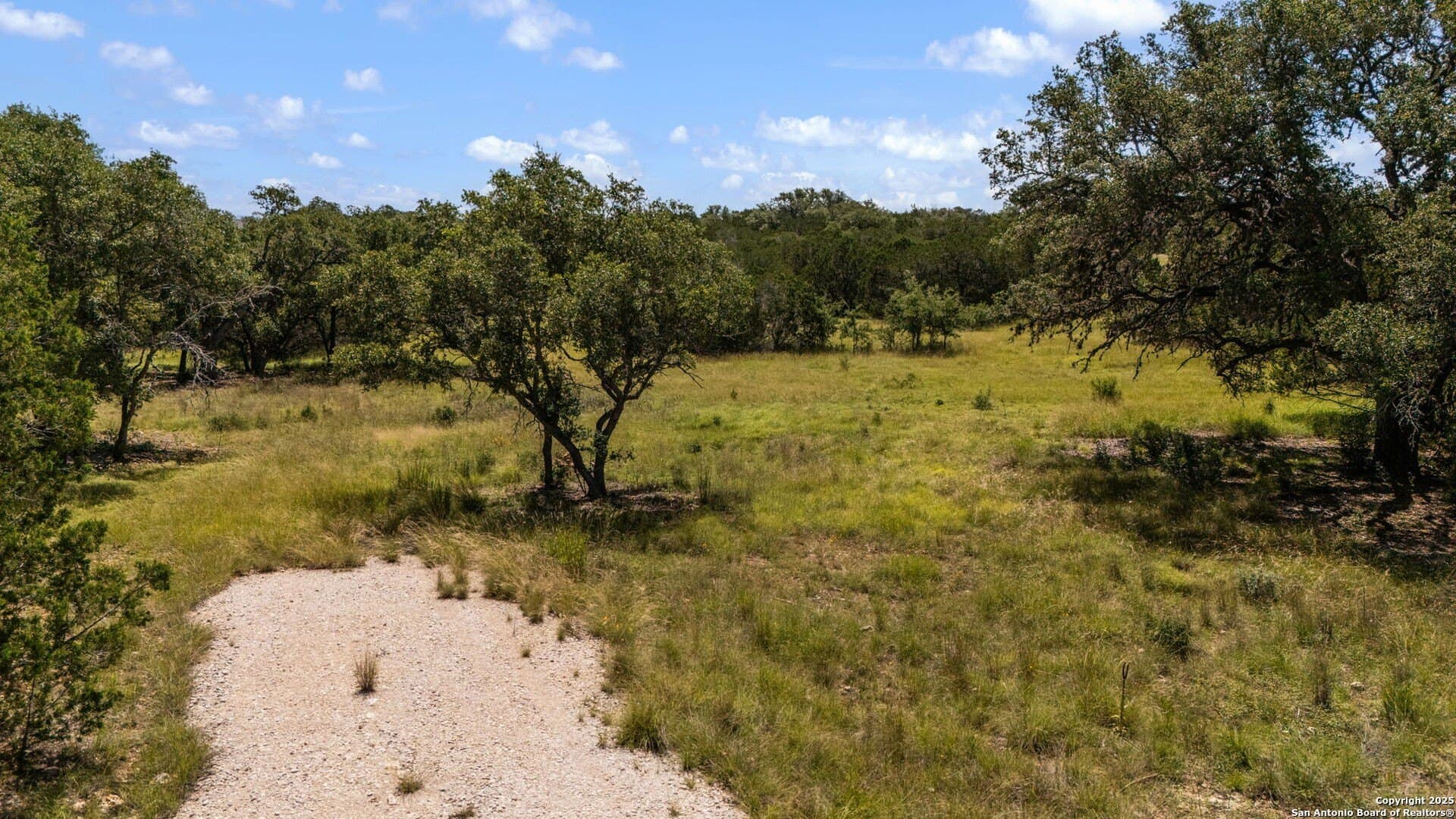 2 acres in Bandera County - photo 2