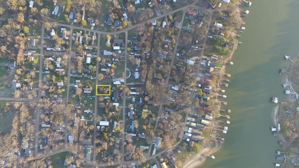 0.11 acres in Henderson County - photo 9