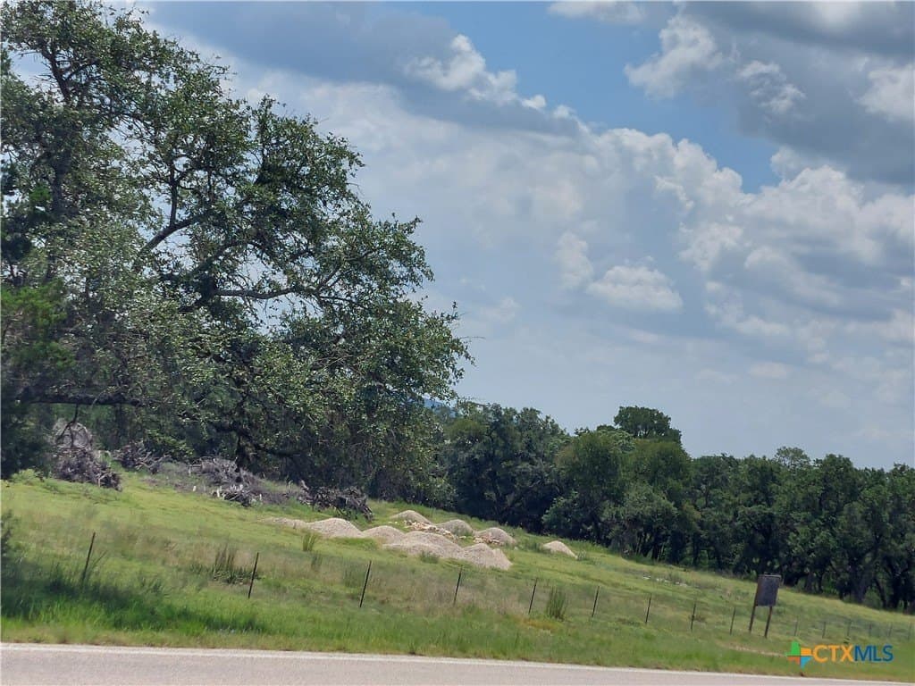 0.37 acres in Comal County - photo 2